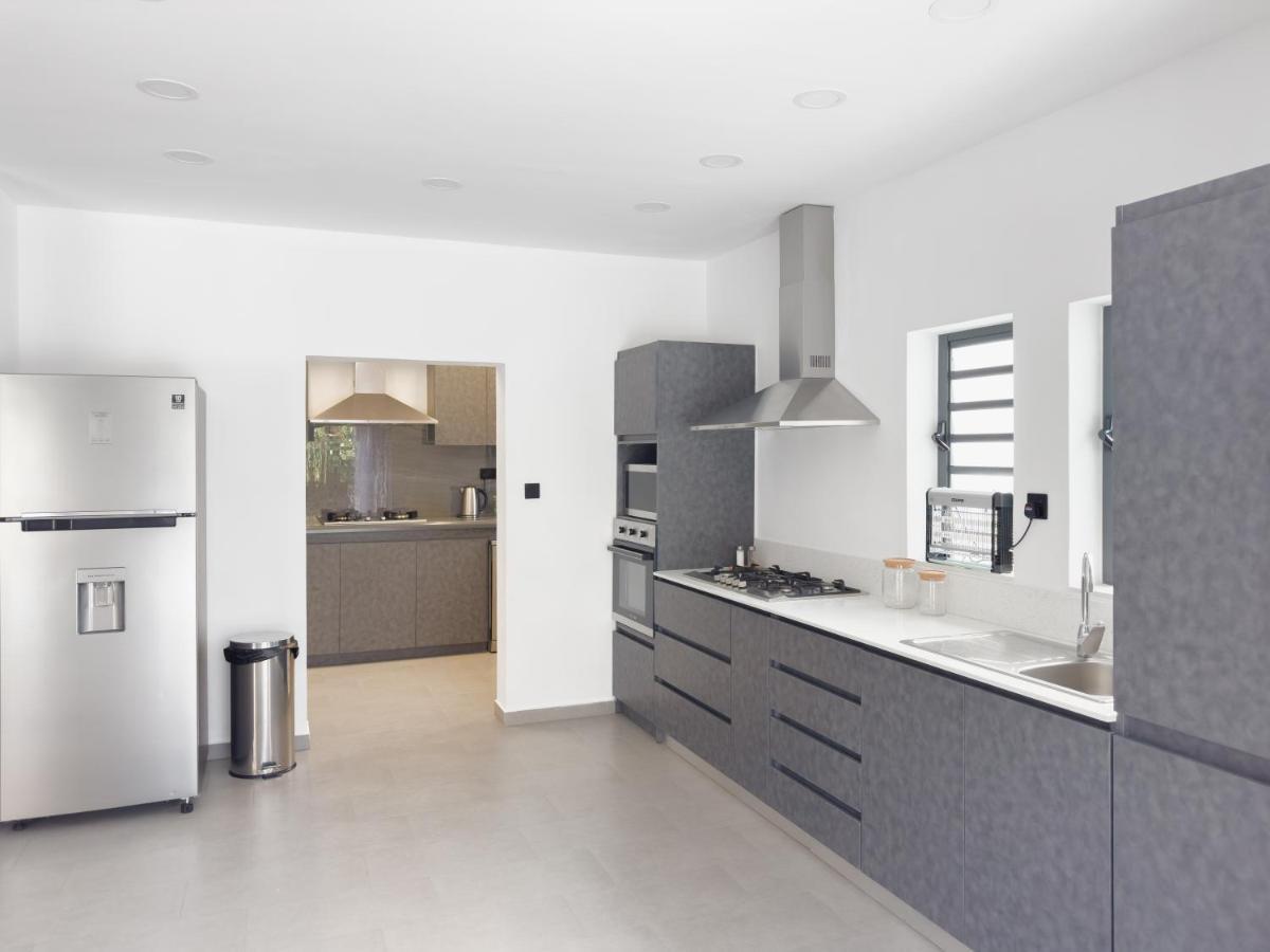 Spacious 4 Bedrooms Villa With Infinity Pool Grand Baie Exteriör bild