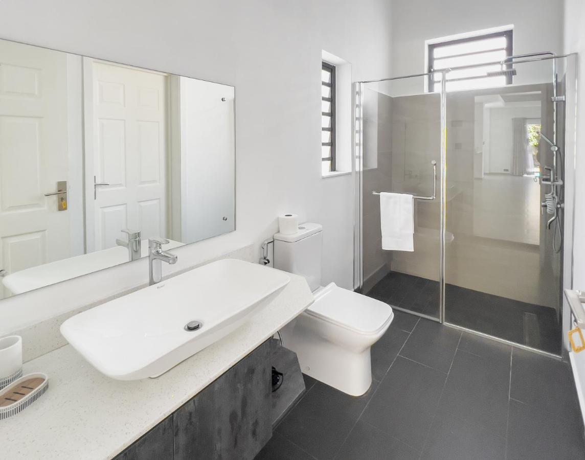 Spacious 4 Bedrooms Villa With Infinity Pool Grand Baie Exteriör bild